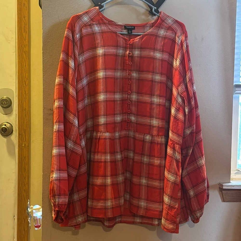 🌴 NWOT - **NEW** without the tags Torrid orange rayon plaid sleeve top Size 2